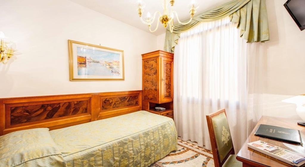 Hotel Antica Casa Carettoni Venecia Habitación foto